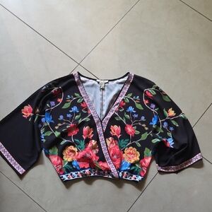 Flying Tomato Black Cropped V-Neck Top with Multicolor Floral Print XS